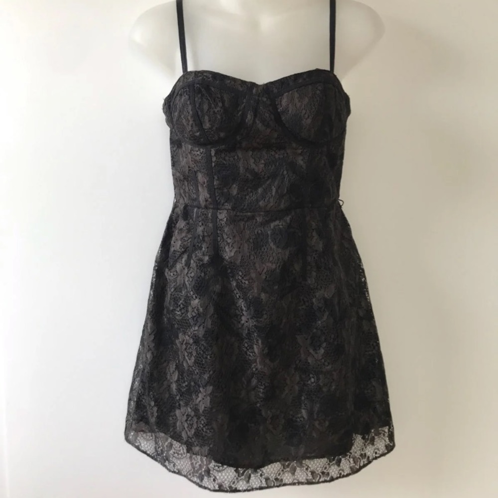 👗3 for 20👗 American Eagle Lace Overlay Dress